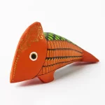 Alebrije de Pez naranja Tallado en madera y decorado con grecas