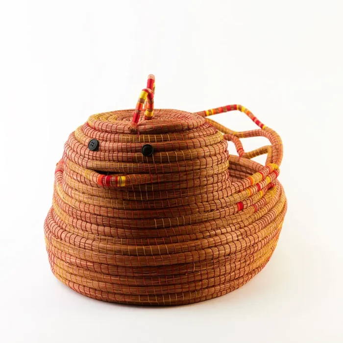 Basket in the shape of a hen