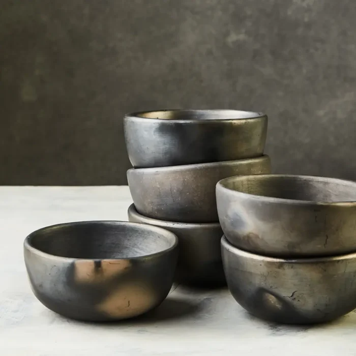 Black earthenware dinnerware, 16 pieces for 4 people