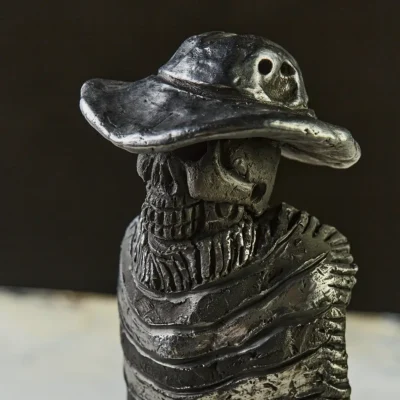 Tres Señores : Black Handmade Clay