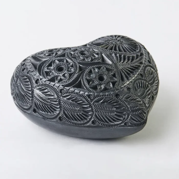 Big Openwork Heart |Black Clay