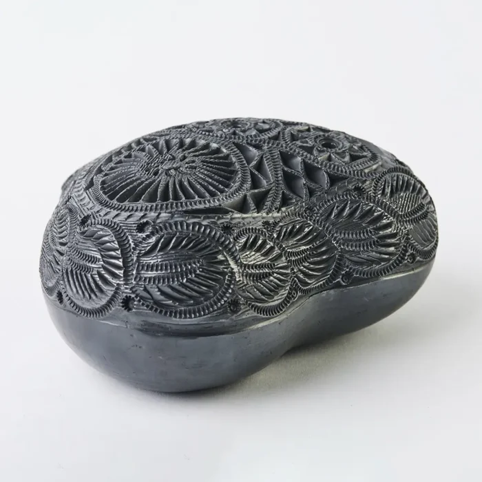 Big Openwork Heart |Black Clay