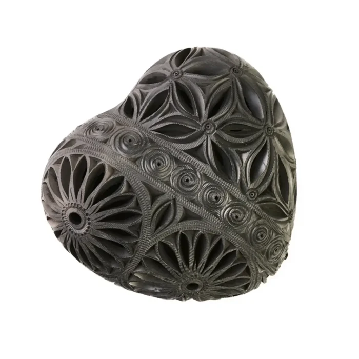 Corazón Mediano Calado Barro Negro