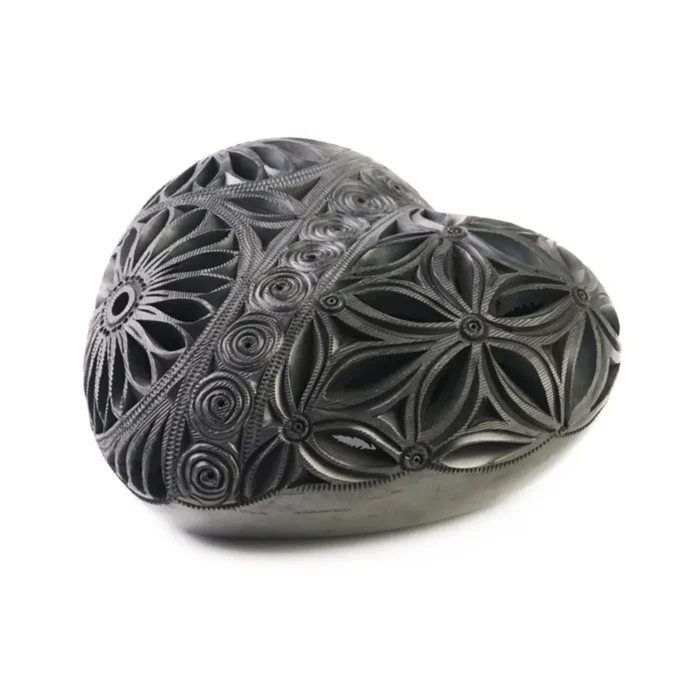 Corazón Mediano Calado Barro Negro