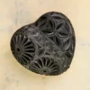 Corazón Mediano Calado Barro Negro