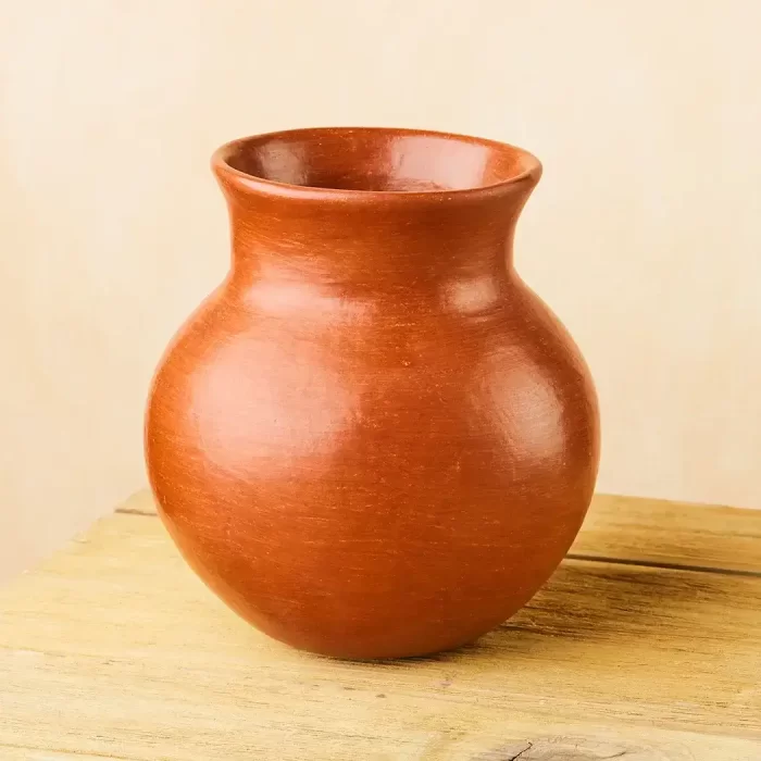 Smooth vessel of 2 liters.