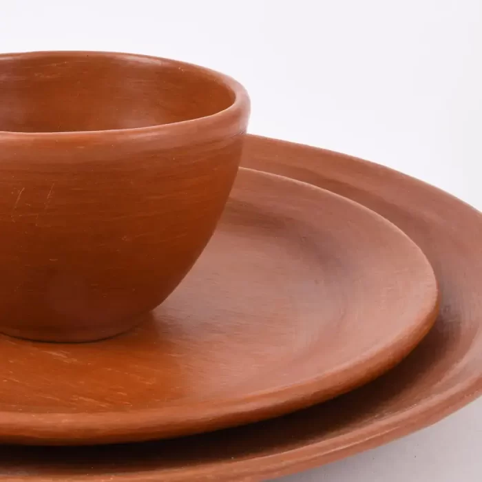 Red earthenware tableware for 4 people