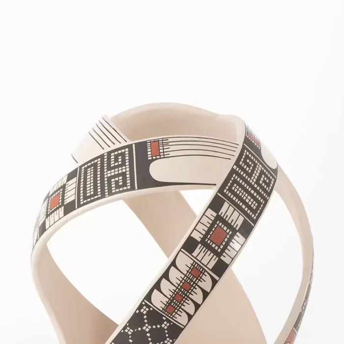 Centro de Mesa con Cortes #1