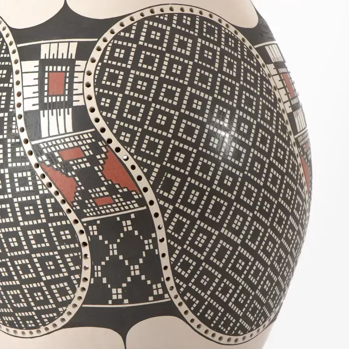 High white pot Efren Quezada