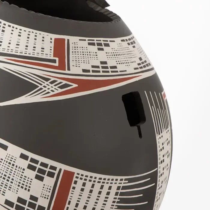 Olla Negra Betty Quezada