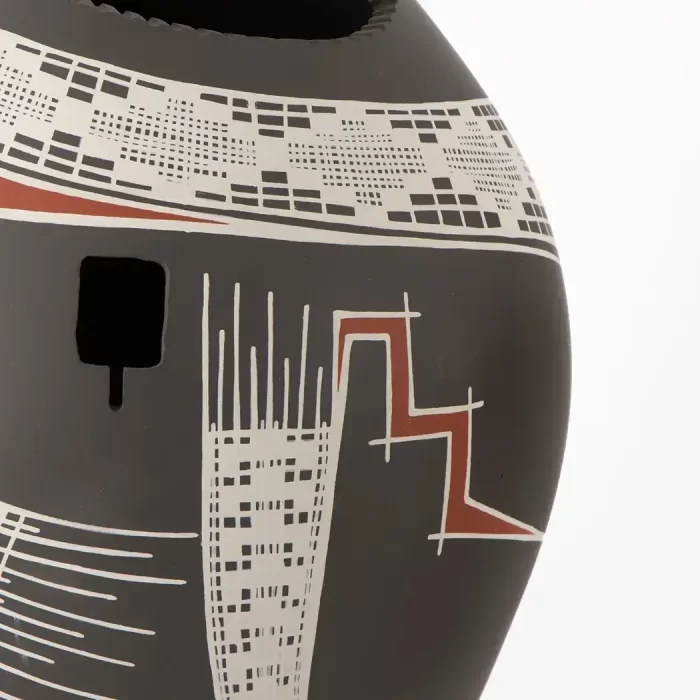 Olla Negra Betty Quezada