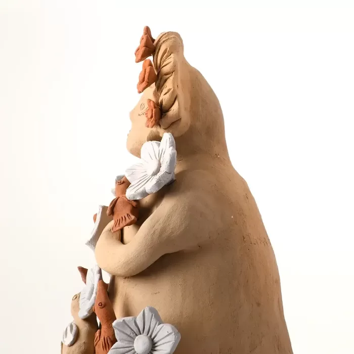 Doll with Alcatraces and White Pastillage Flowers - Handcrafted Art of Floral Elegance