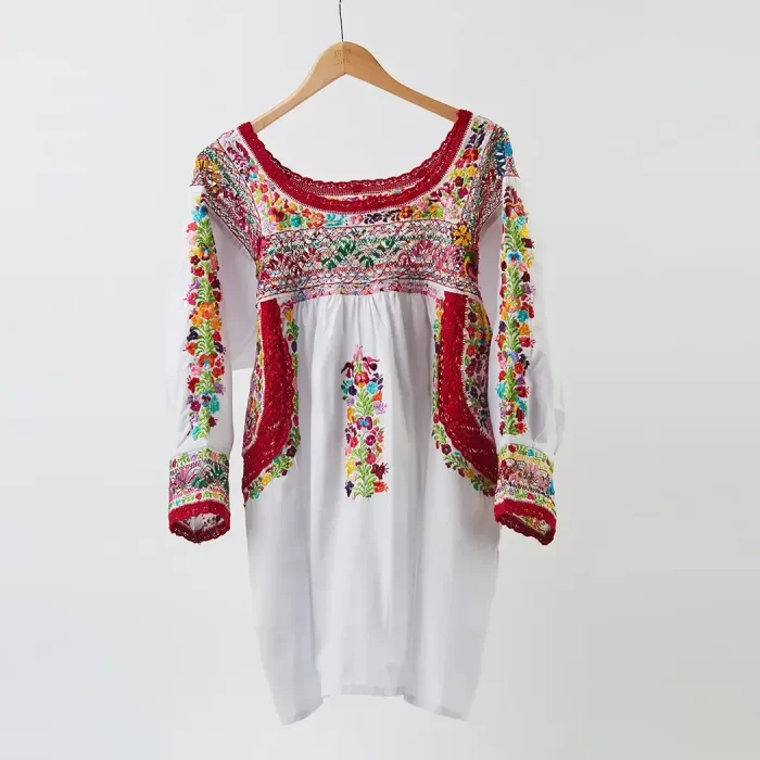 White Huipil with embroidery of San Antonino