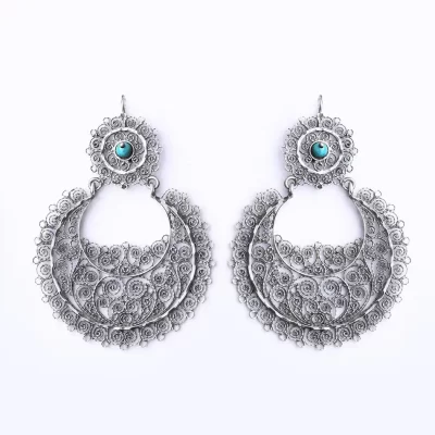 Filigree earrings in the shape of large hoops