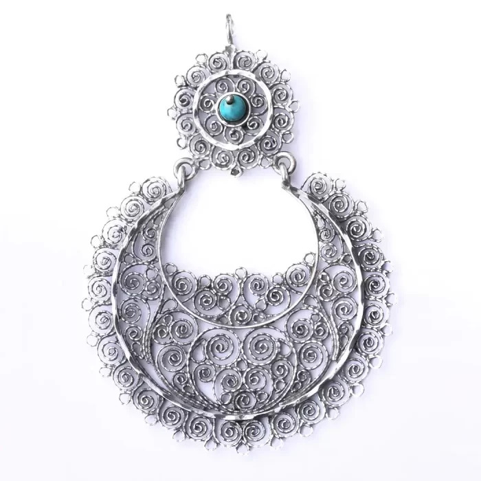 Filigree earrings in the shape of large hoops