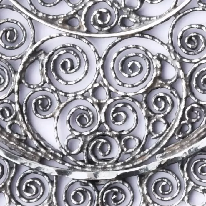 Filigree earrings in the shape of large hoops