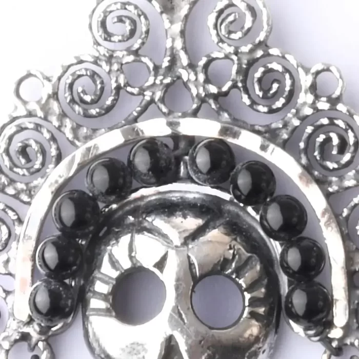 Filigree earrings with skull and onyx stone