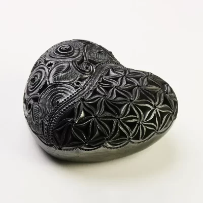 Small hollowed-out heart with a combined design