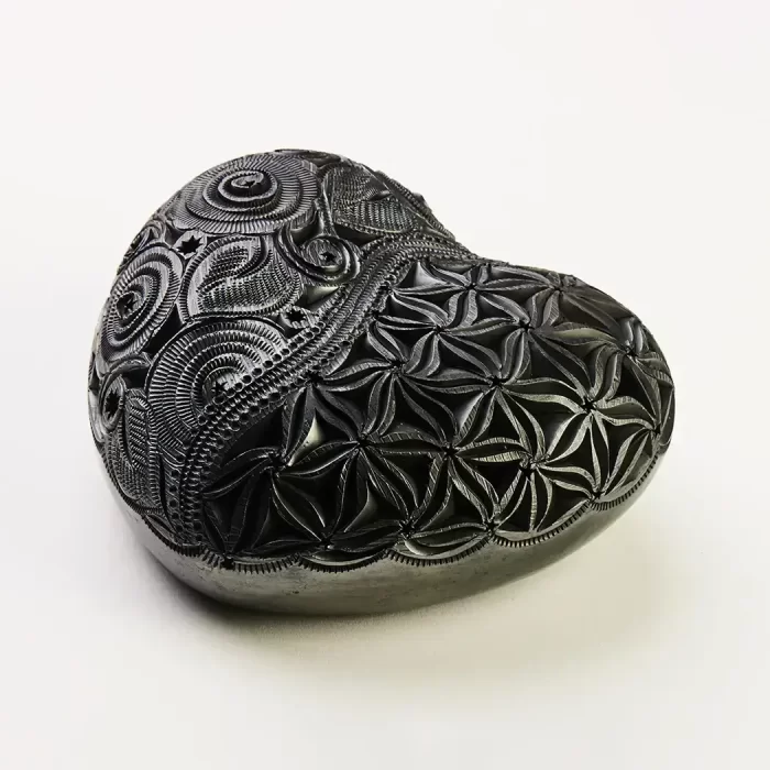 Small hollowed-out heart with a combined design