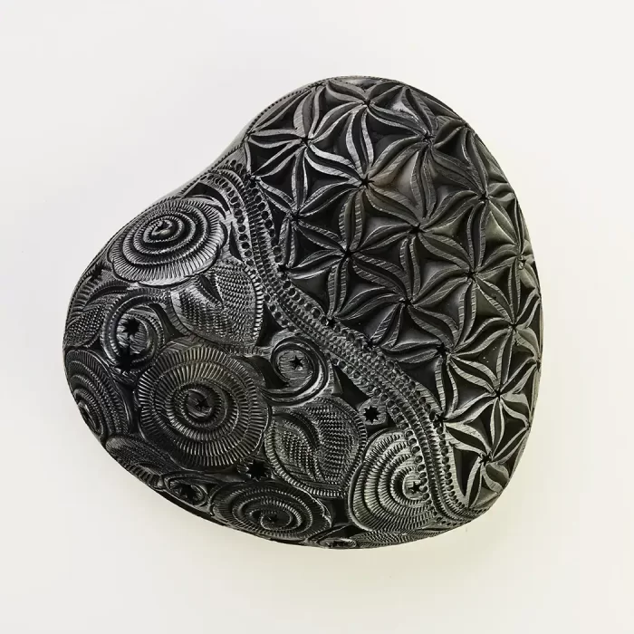 Small hollowed-out heart with a combined design