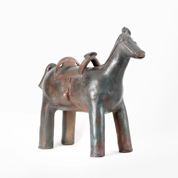 Large horse with engobes and dyes
