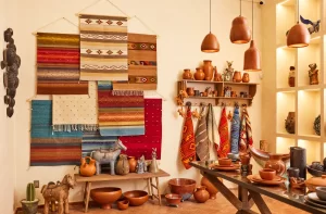 Cómo decorar tu casa con artesanías mexicanas sin saturar 1 Queremos mostrarte cómo decorar tu casa con artesanías mexicanas de forma armónica, estética y con significado con Alebrijes, Barro Negro, etc