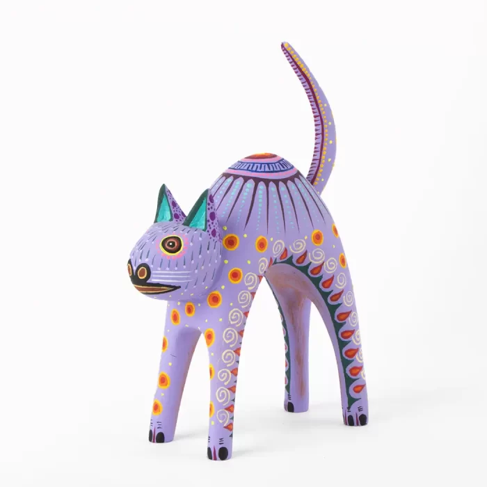 Alebrije de Gato arqueado, chico, color lila