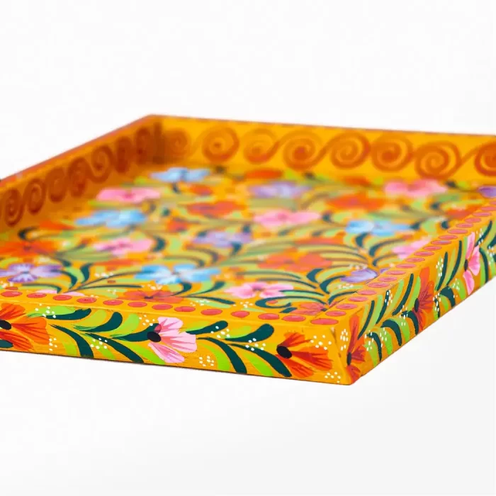 Joyero grande de madera en color naranja con decorado artesanal