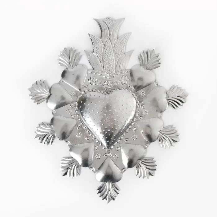 Corazón grande de hojalata