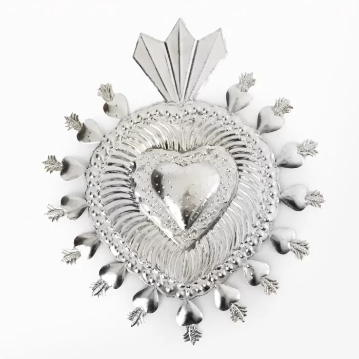 Corazón grande de hojalata