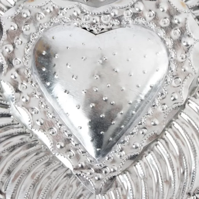 Corazón grande de hojalata