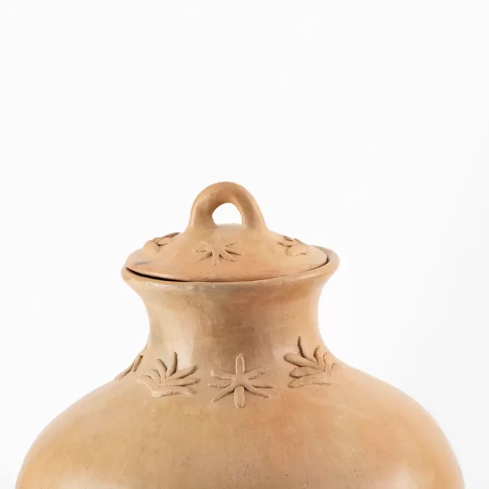Tepachera with natural clay lid