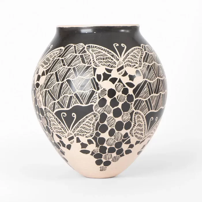 Mariposa pot black with white