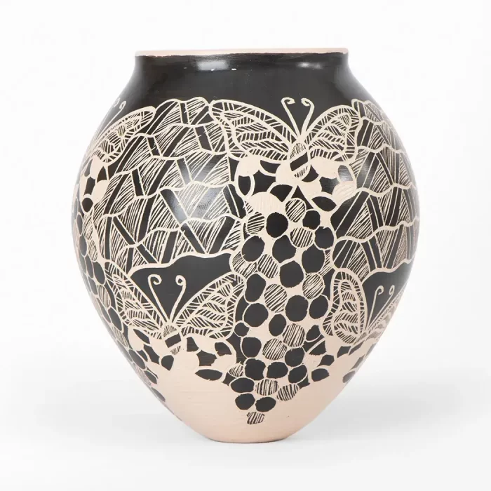 Mariposa pot black with white