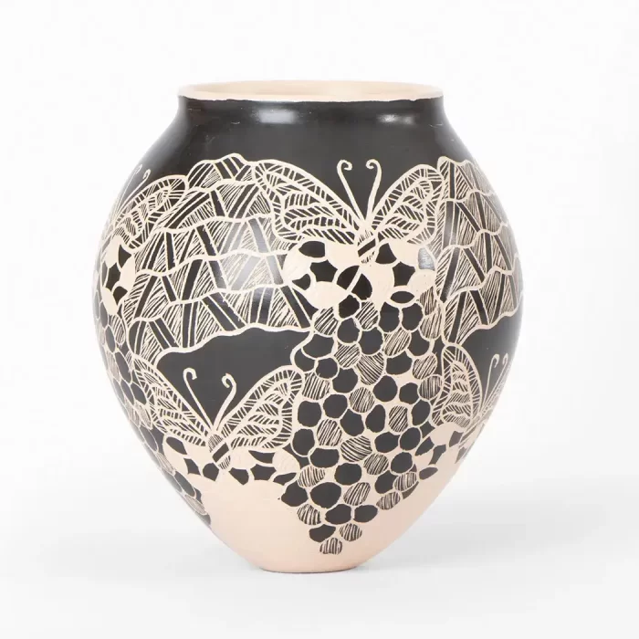 Mariposa pot black with white