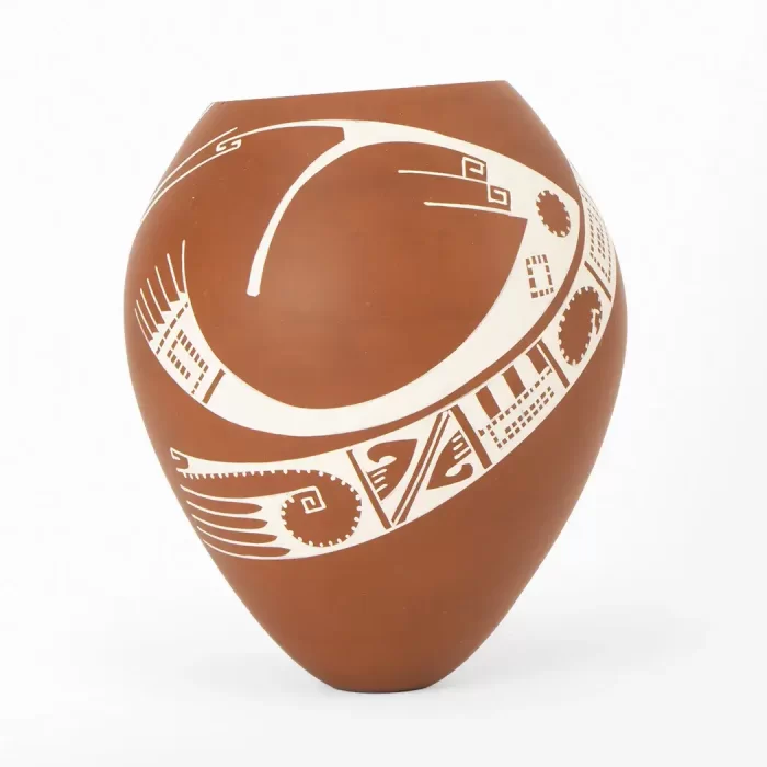 Mata Ortíz tall terracotta ceramic pot