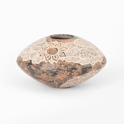 Mata Ortiz colored ceramic pot with engraving in different designs