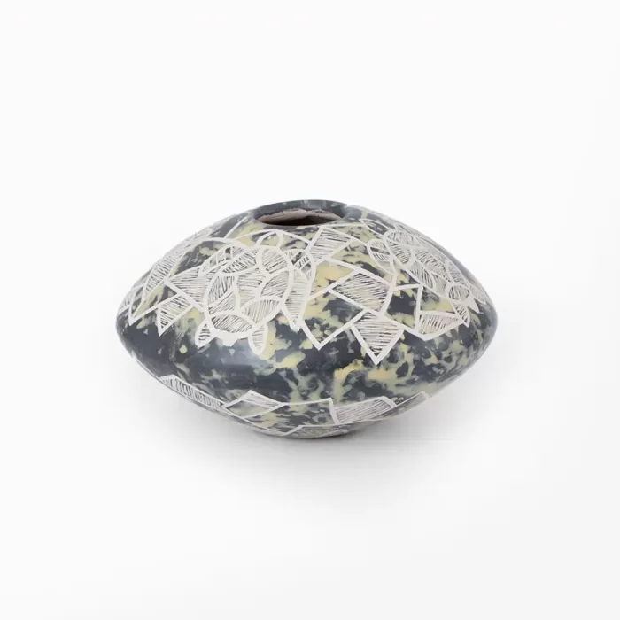 Ollita de cerámica Mata Ortiz a colores con grabado en diferentes diseños