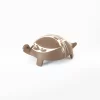 Tortuga mediana en color café con diseños geométricos