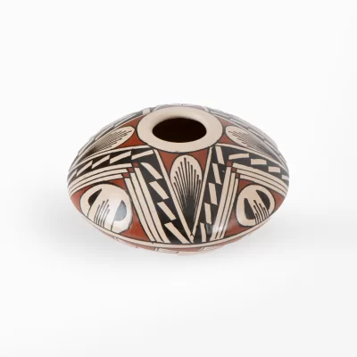 Mata Ortiz ceramic round pot "Estrella".