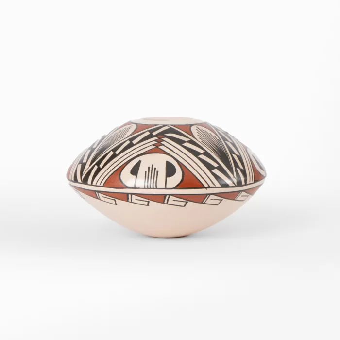 Mata Ortiz ceramic round pot "Estrella".