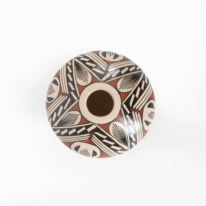Mata Ortiz ceramic round pot "Estrella".