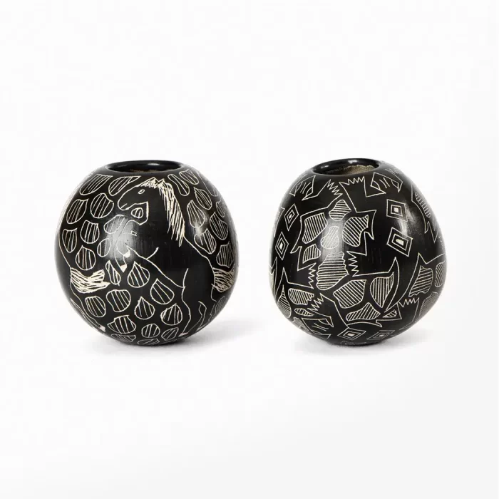 Little black pot with engraving, Mata Ortíz ceramics