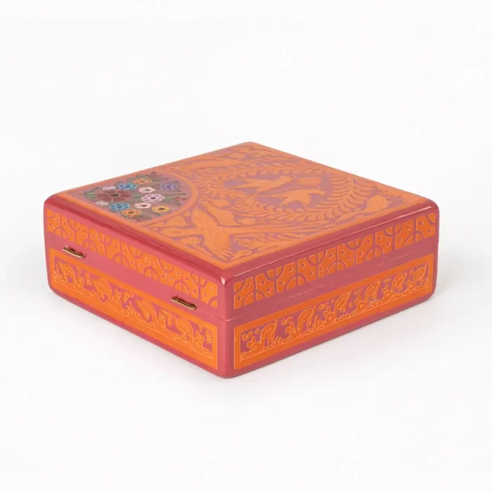 Joyero con cerrojo y decorado Olinalá, color rosa con naranja