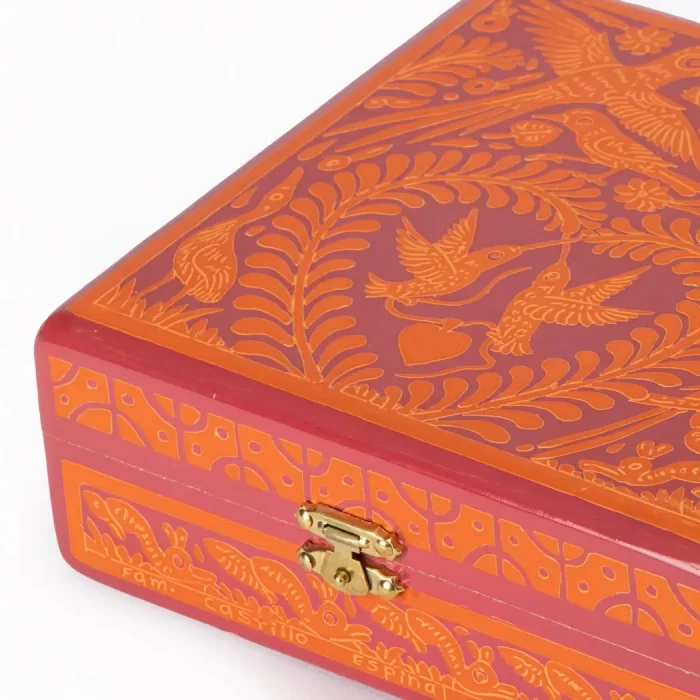 Joyero con cerrojo y decorado Olinalá, color rosa con naranja