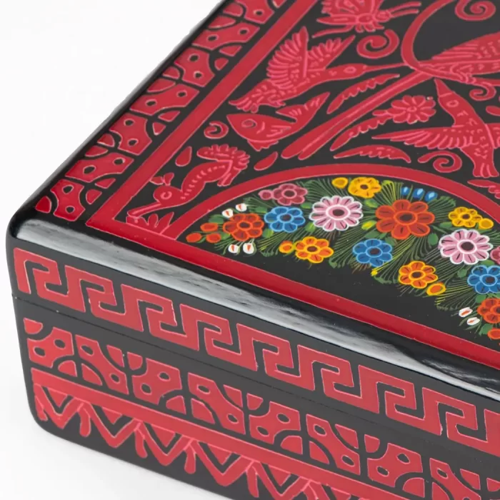 Joyero con decorado Olinalá, color negro con rosa