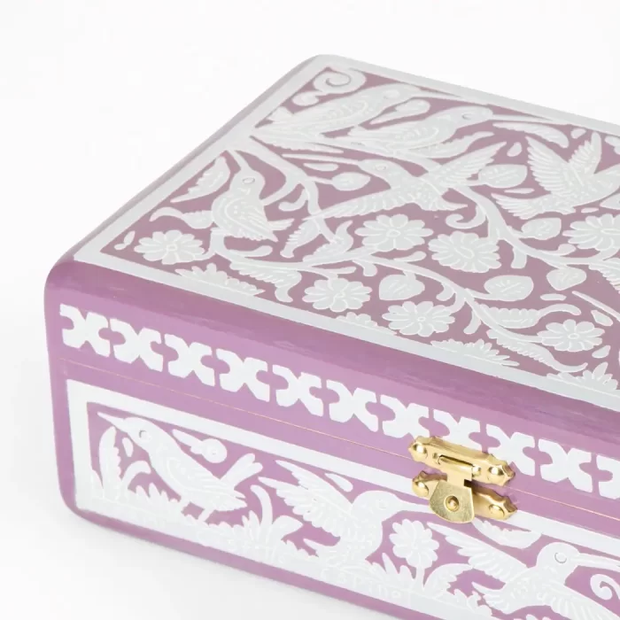 Joyero con cerrojo con decorado Olinalá, color lila