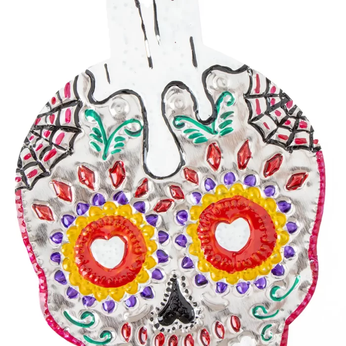 Calavera de hojalata con vela