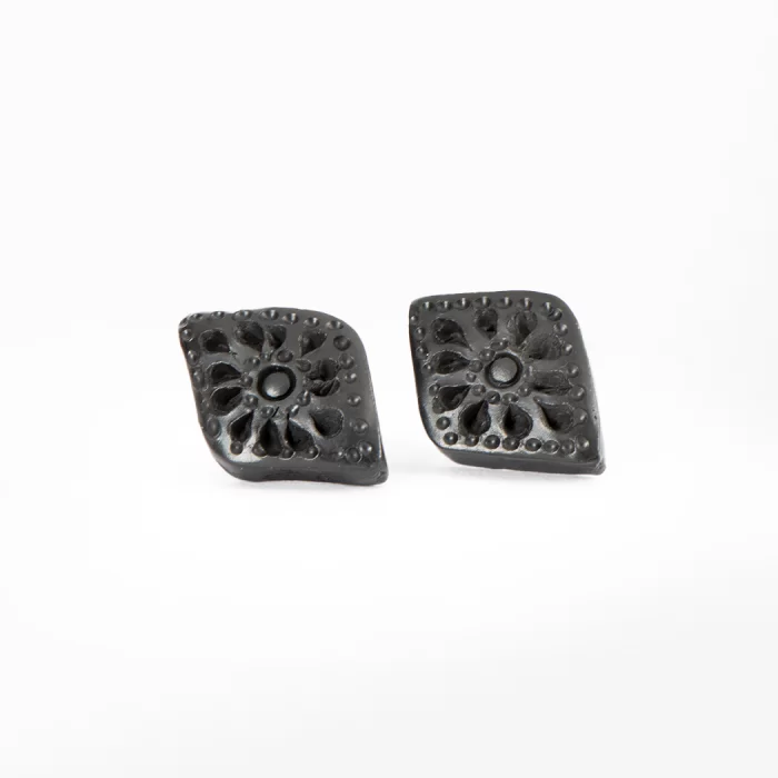 Broquel barro negro en diferentes diseños