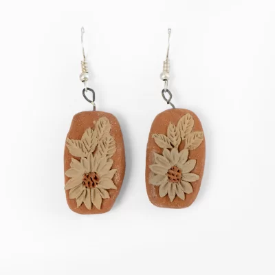 Pair of earrings with pastillage flowers